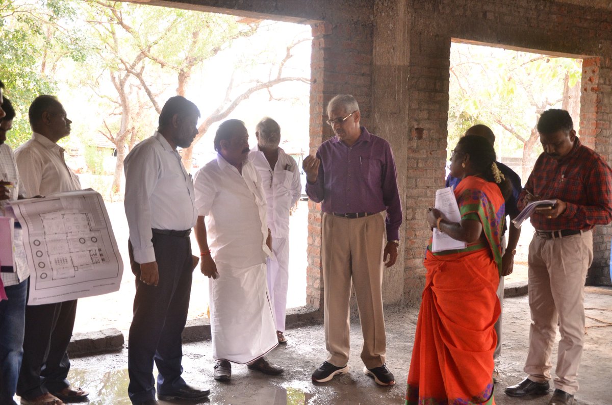 SDMeena_IAS's tweet photo. Inspected and reviewed the construction of Knowledge Centre in Sivagangai Municipality at an estimated cost of Rs.1.85 crore under Kalaignar Nagarpura Mempattu Thittam 2021-2022. The work will be completed by 31.05.2023.@KN_NEHRU @CMOTamilnadu @TNDIPRNEWS #KNMT https://t.co/xACi4YH7em