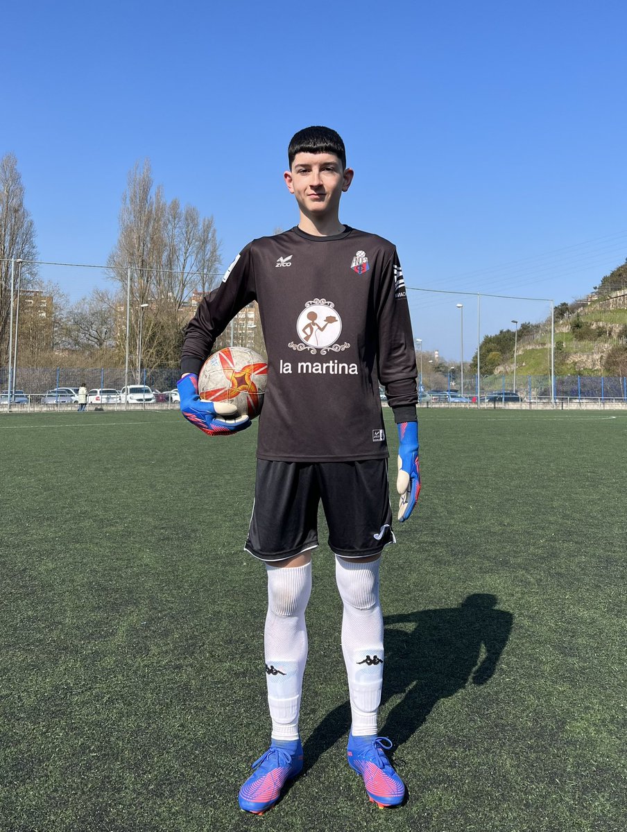 El Cadete del Andés CF también se une al homenaje al Txopo. #Iribar80 #zorionak 
<a href="/AthleticClub/">Athletic Club</a>