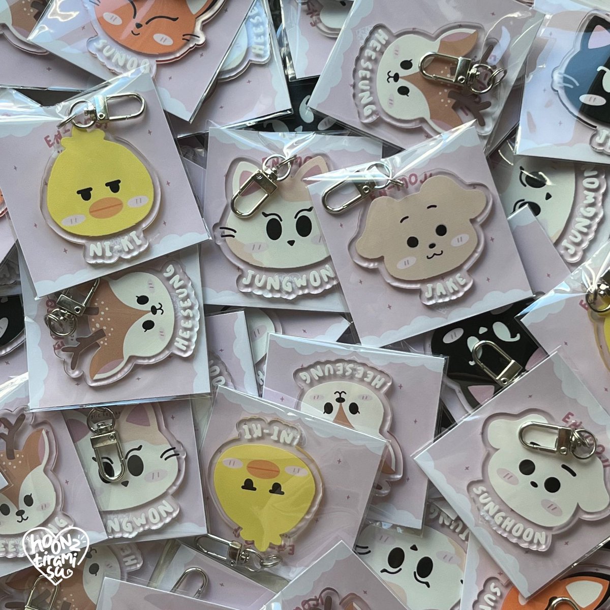 hoonztiramisu's tweet photo. ꒰ wts lfb ph enhypen ꒱ 

sunghoon photocards
💌 dm to claim

en-moji acrylic keychains - ₱ 180 ea
🔗 pre-order: https://t.co/7GG5Z9ECkv (until mar 10, 7 pm only)

~ ₱ 20 will go to @EnFunds for every pc and keychain sold
~ ₱ 500 will be donated once all pcs are sold out https://t.co/b7axBTtVks