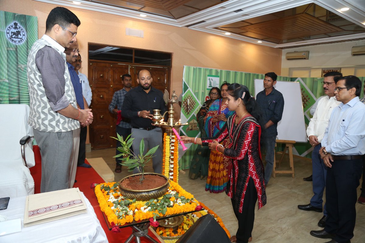 DhciOdisha's tweet photo. A State level #workshop on #Bamboo Craft was organized by the Directorate of Handicrafts, Odisha & #OBDA on "Potential areas of development in Bamboo as a craft in terms of #design, #Sustainability & product" on 04.03.23 at State Guest House, BBSR.
@HTH_Odisha
@ForestDeptt https://t.co/yzUVYPhTaG