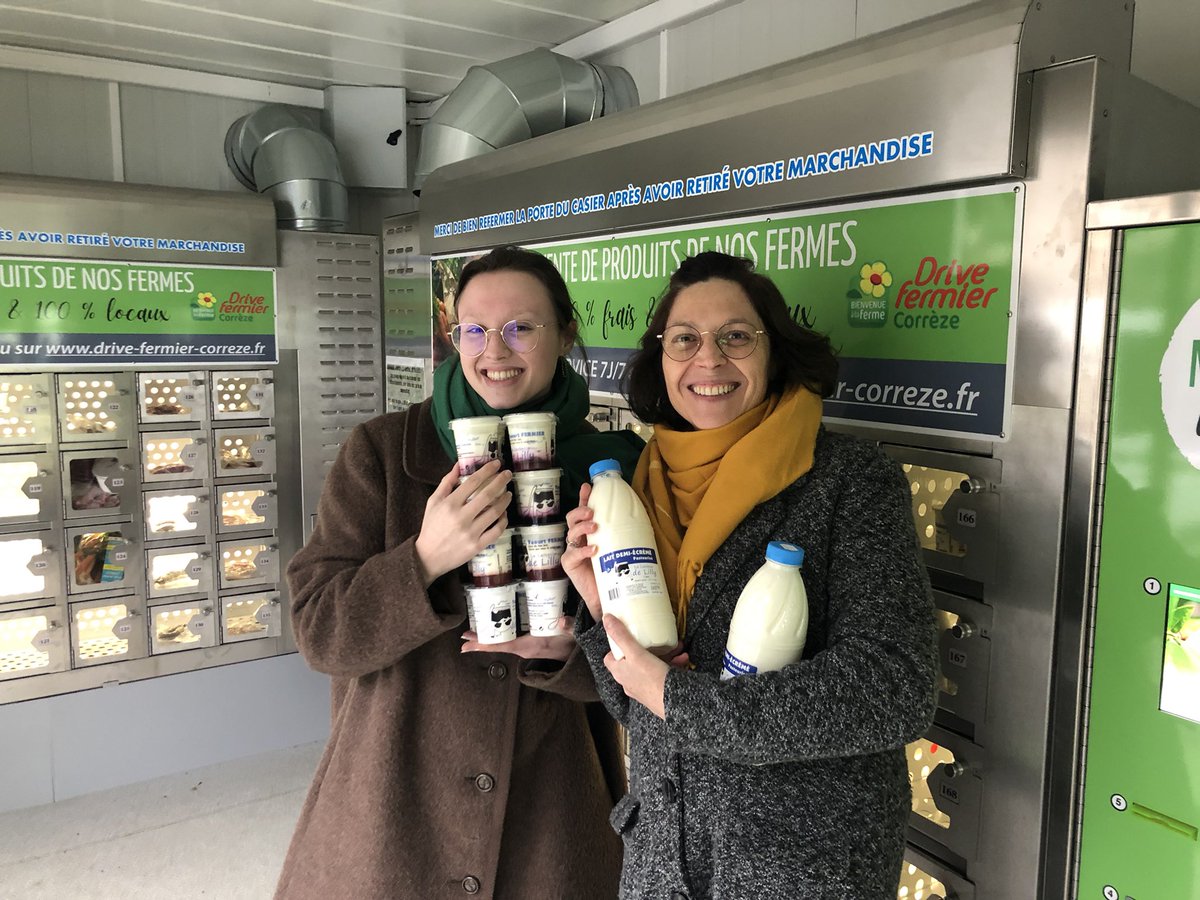 drivefermierlim's tweet photo. Distributeur automatique #ussel apparemment ça rend les gens heureux 🙂! 140 casiers 16 producteurs 250 références ouvert et suivi 7/7 @Bienvenueferme ! Et en plus c est un point de retrait du @drivefermierlim https://t.co/TmN81RS5ME https://t.co/84Owl1yjr2