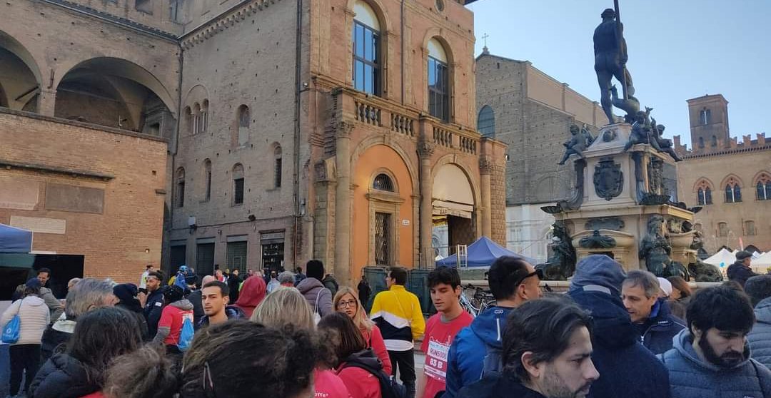 fanep_onlus's tweet photo. La solidarietà corre veloce e oggi Fanep partecipa, con il grande entusiasmo dei suoi fantastici volontari, per il sorriso dei nostri bambini alla Bologna Marathon 2023.
#fanep #BolognaMarathon #volontari #ospedalecreativo https://t.co/y5m0ri1GN0