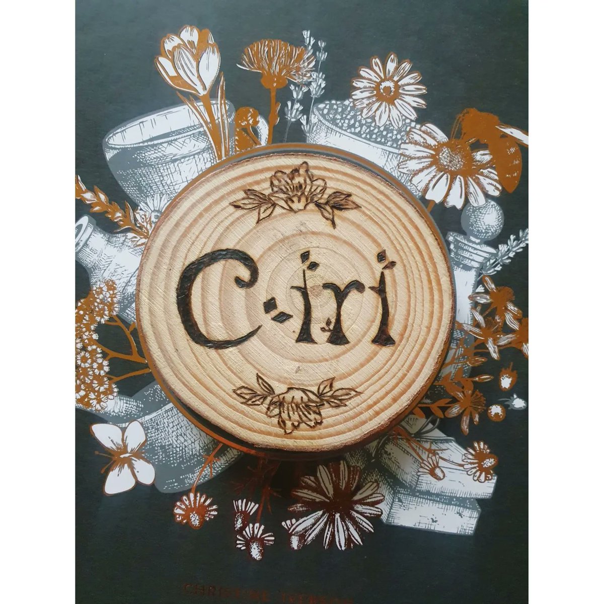 My Etsy shop is now live! ✨️

Currently selling hand-pyrographed keepsake items. Personalisation is available on some products and all are made to order. 

I will be adding more items as I create them and I am so excited 🖤
etsy.com/uk/shop/TauraW…

#etsyshop #handmadeitems