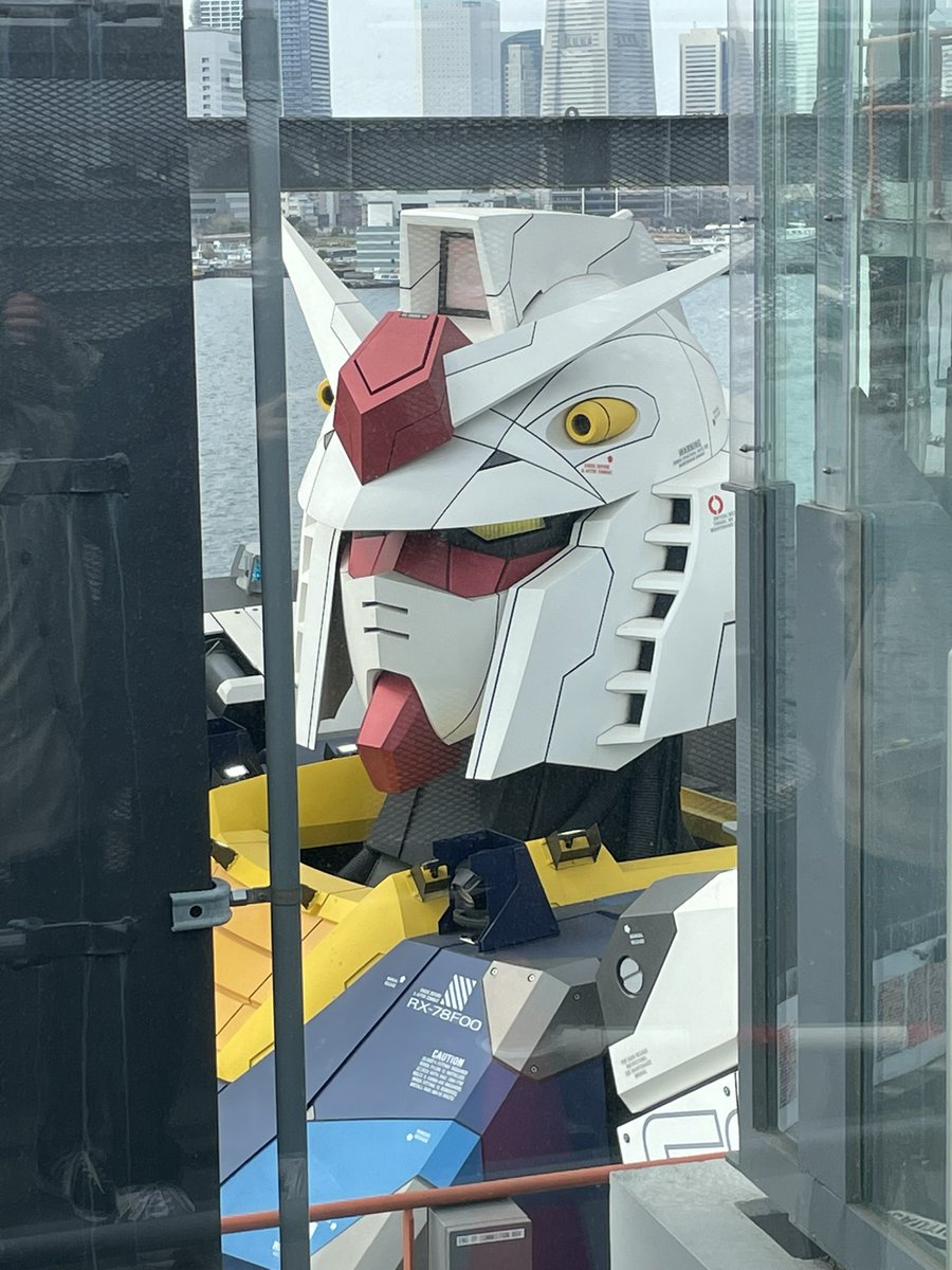 I’m in Japan and today I saw a real life Gundam #gundam #gundaminfo