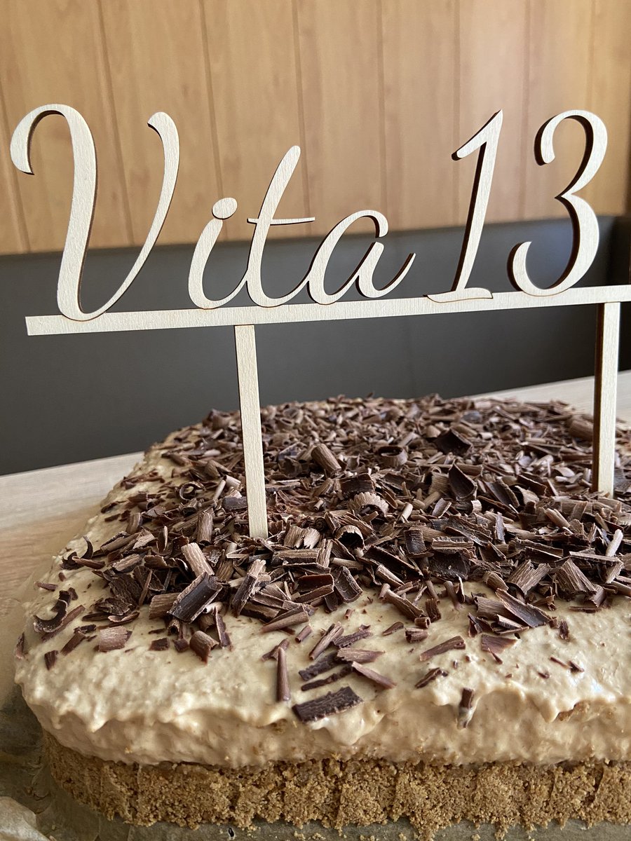 Vita jih je v sredo dopolnila 13. Takrat je imela kupljeno, danes ima doma narejeno torto. #bdaygirl