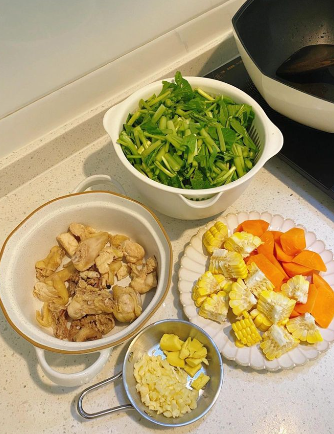 MSweefy22's tweet photo. As soon as I get home, I can eat the food made by my mother https://t.co/YXRht3RR8f