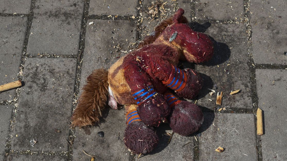 I strongly recommend reading this report by Human Rights Watch about the Russian terrorist strike in Kramatorsk. It's terrifically detailed and it was painful to read, but we shouldn't forget what Russian Federation is.

hrw.org/video-photos/i…