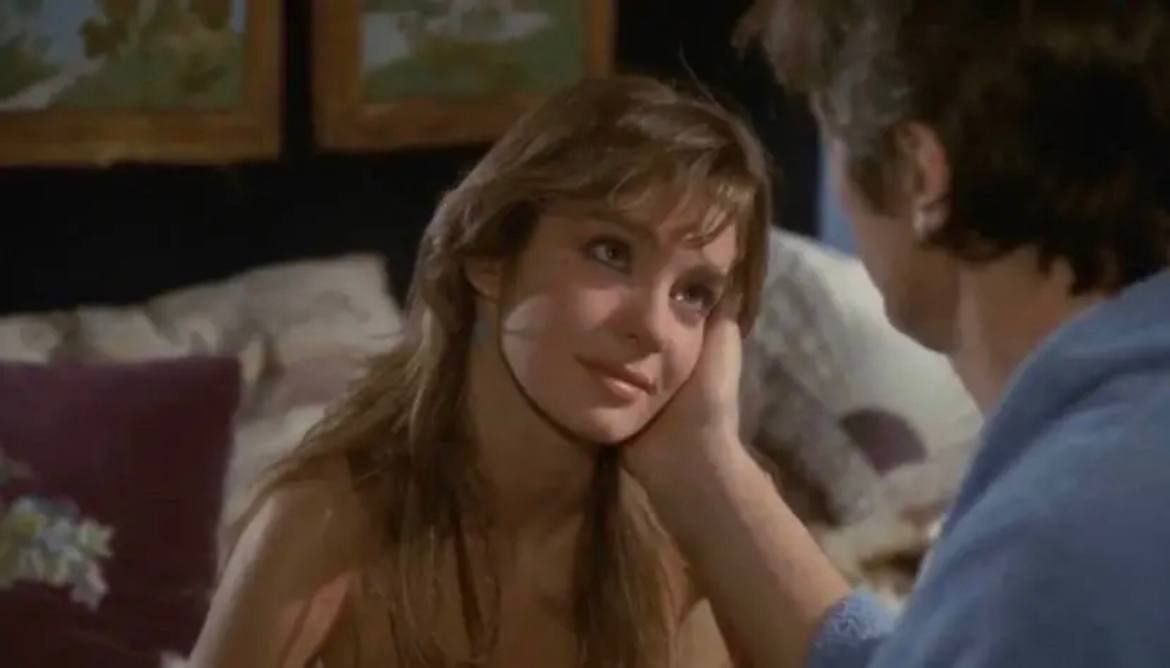 يكفيني أنكَ معي
و إن ضلّ طريقي
و إن ساءت الأيام
وجودك -أنتَ- فحسب 
يهوّن عليّ الكثير .