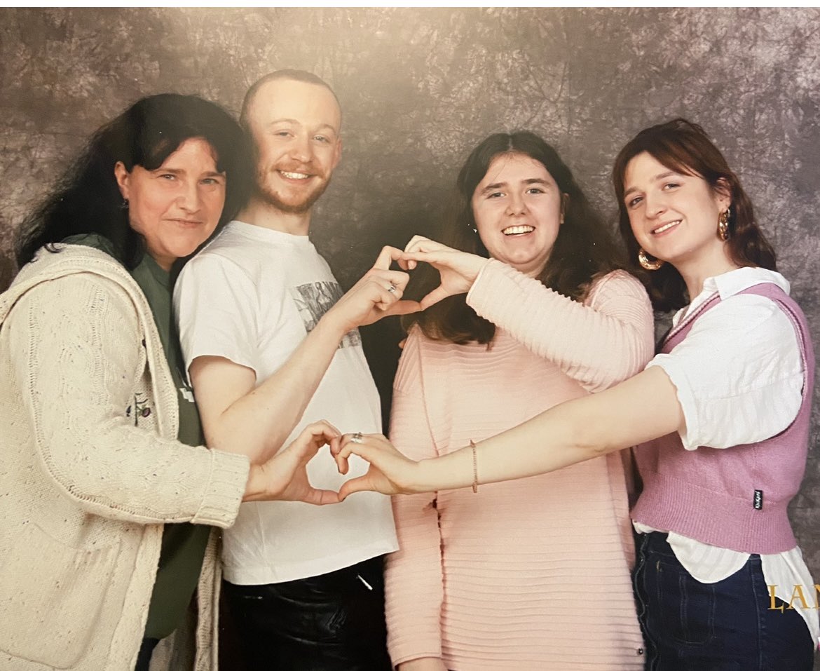 OutlanderReign's tweet photo. Couldn’t resist, of course, posting some of my favorites from #Landcon4 !
Can’t wait to go to #LandCon5!! Witness my daughter @toubiasmusa https://t.co/17LgdTk5D1