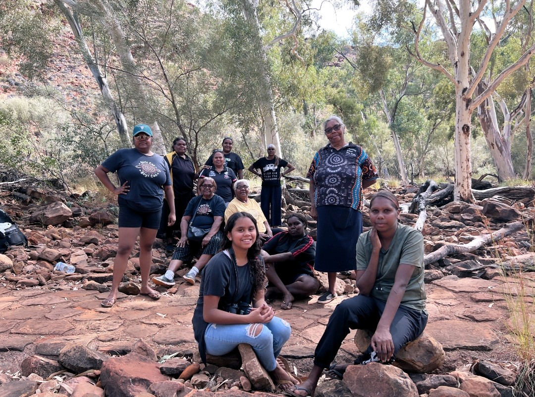 Shirleencampbe5's tweet photo. The work that the Tangentyere women's family safety group do is still Not enough! We will still keep going till we build an Army 💪🖤💛❤️. #WhoAgrees ?
@taylorcomms @ChayBrown1 @CorboMaree @Malarndirri19 https://t.co/TADmUR8UNI