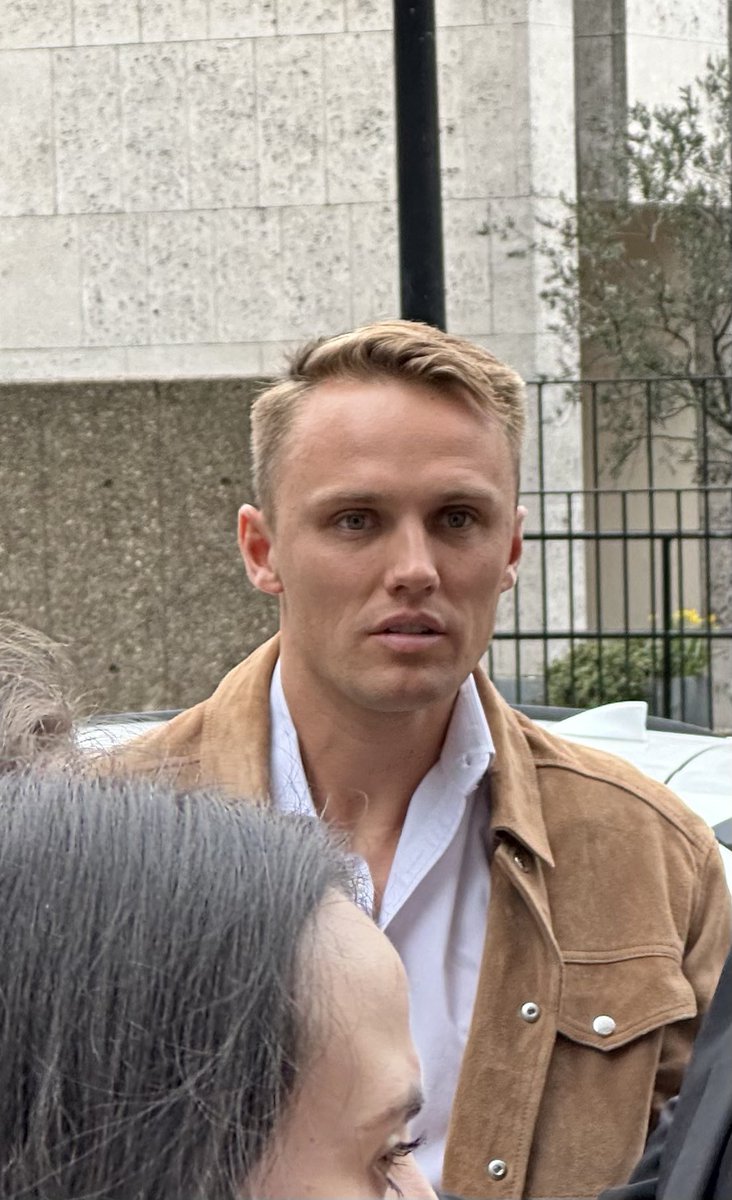 electronaut_13's tweet photo. Splashed out to watch the first F1 race at a Watch Party at @F1Arcade Waiting for the doors to open and went fan-boy paparazzi on @maxchilton 😆 Thanks! https://t.co/XtJyHRGdcF