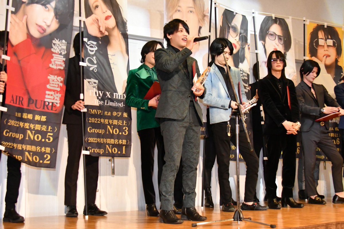 PureGroup_host's tweet photo. ──2023新年総会PG SUMMIT──
🏆 2022年度GROUP指名No. 🏆
🥇No.1 / rhy x mix-TheLimited-
代表 ゆぴ優
🥈No.2 / AIR PURE
主任 霧嶋絢都
🥉No.3 / A2-A.Due-
代表代行 成瀬司
#ホスト #福岡 #中洲 #福岡ホスト #中洲ホスト #キッカケはpure #pgsummit #年間表彰式 https://t.co/fPV5BaEiHS