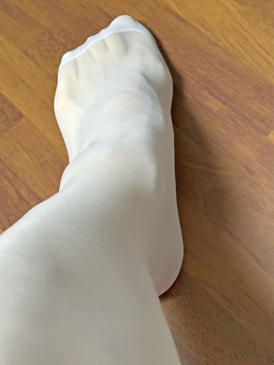 cd_stocking's tweet photo. 엄마의 흰색 스타킹을 꺼내 방에서 숨죽여 했던 내 인생의 첫 자위! 기분좋게 하다가 문득 오줌이 나올거 같은 상황에 당황해서 멈추려고 했는데 이미 울컥 나와버린 정액을 보고 오줌이 아니라서 되려 안도했던 기억이 난다. 내가 스타킹 페티시가 생긴 원인이 이 첫경험 때문인가 싶기도 하다. https://t.co/ThQ8vxoWqB