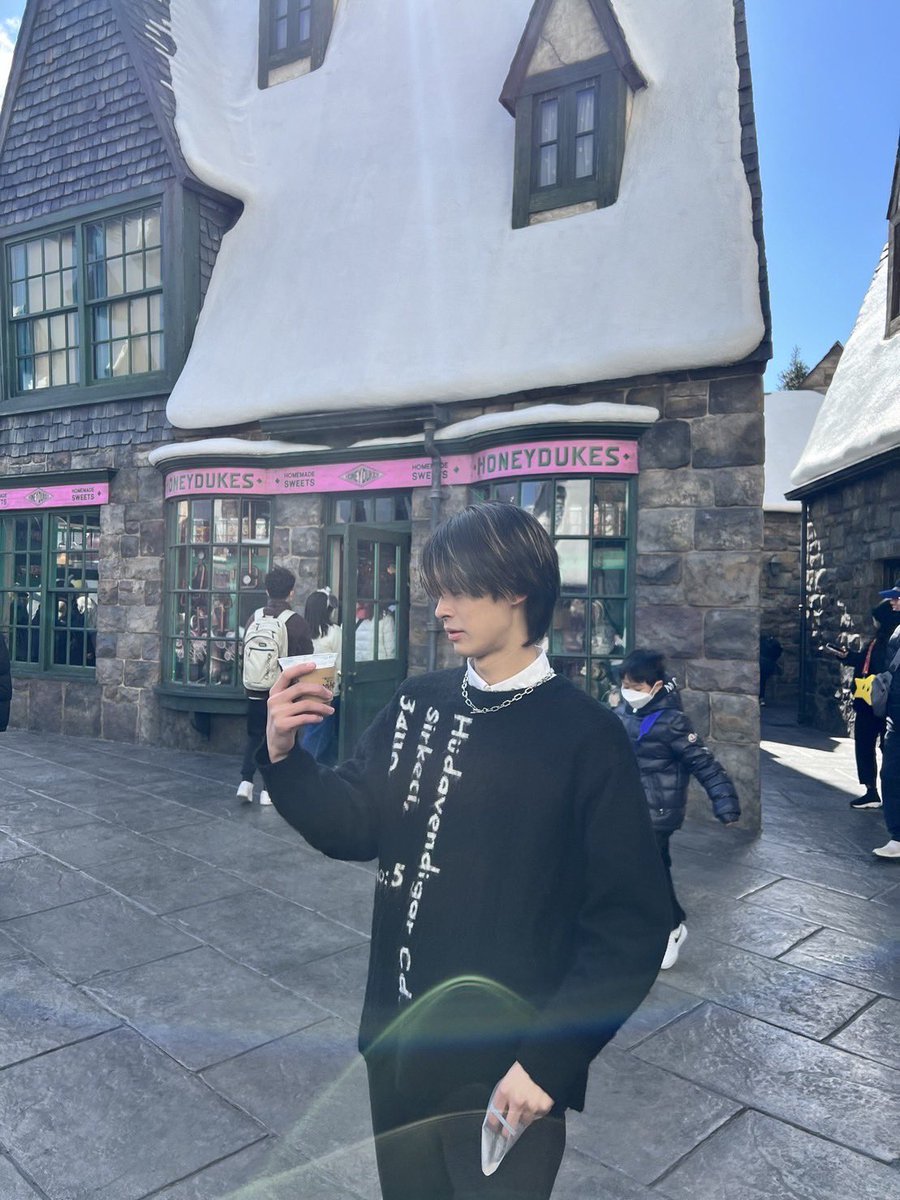 keioseikyo's tweet photo. 【幹部紹介①】

代表　たから（法学部政治学科)

生協学委員会の先導者、たからは仕事も遊びも全力にこなせる最強のリーダー！🔥身長も高く、顔もカッコいい彼の唯一の弱点は姿勢の悪さ…笑。

生協に入って、たからと仲良くなっちゃいましょう！✨

#春から慶應　#春から慶應sfc #慶應新歓 https://t.co/4La5QF9goN