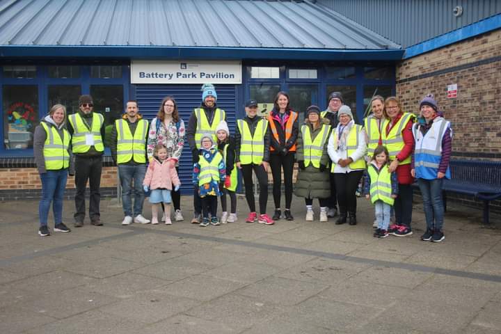TraceyJHowe's tweet photo. @parkrunUK Battery Park junior parkrun volunteers.  This week, we had some of our regular runners wearing the hi-viz vests 🦺. https://t.co/GJIziCHtnA