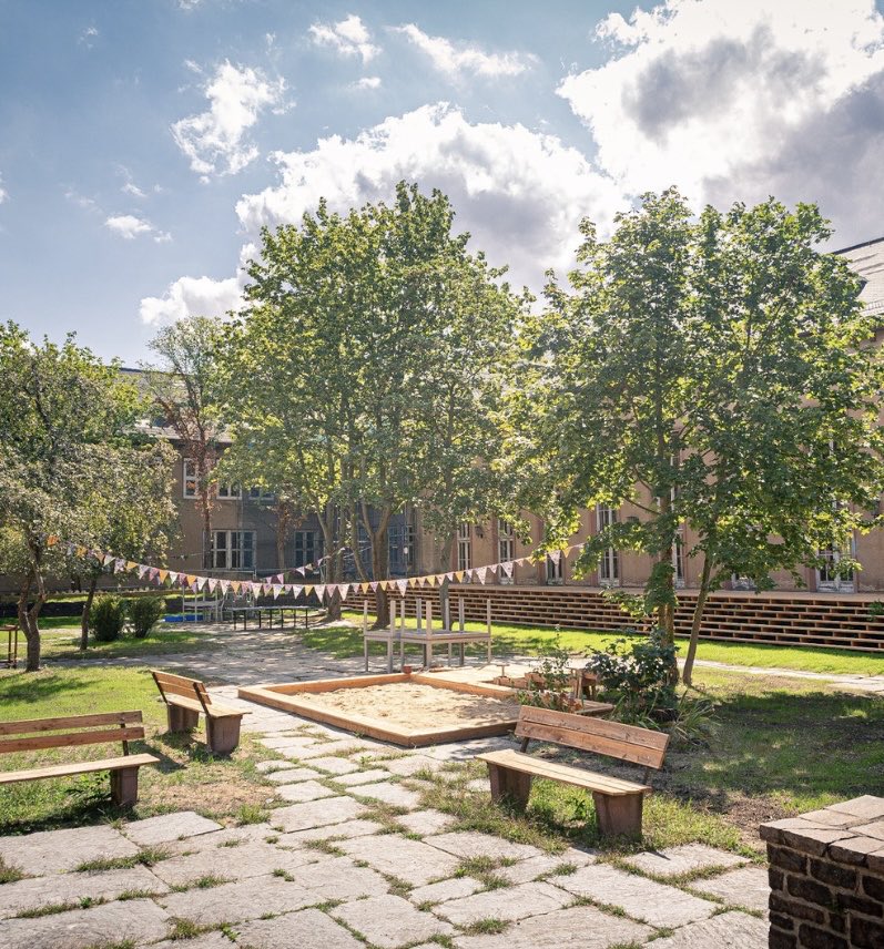 Riesen_klein's tweet photo. Hereinspaziert am 15. April 2023 von 10-13 Uhr zu unserem ersten Tag der offenen Tür in unserem neuen Haus. #Bildungshaus #Riesenklein #HoherWeg4 #unser Haus #KinderGarten #Grundschule #KinderWerkstatt #Gemeinschaftsschule #Werkstatt #Bildungsmanufaktur https://t.co/cH8rX0EEmn