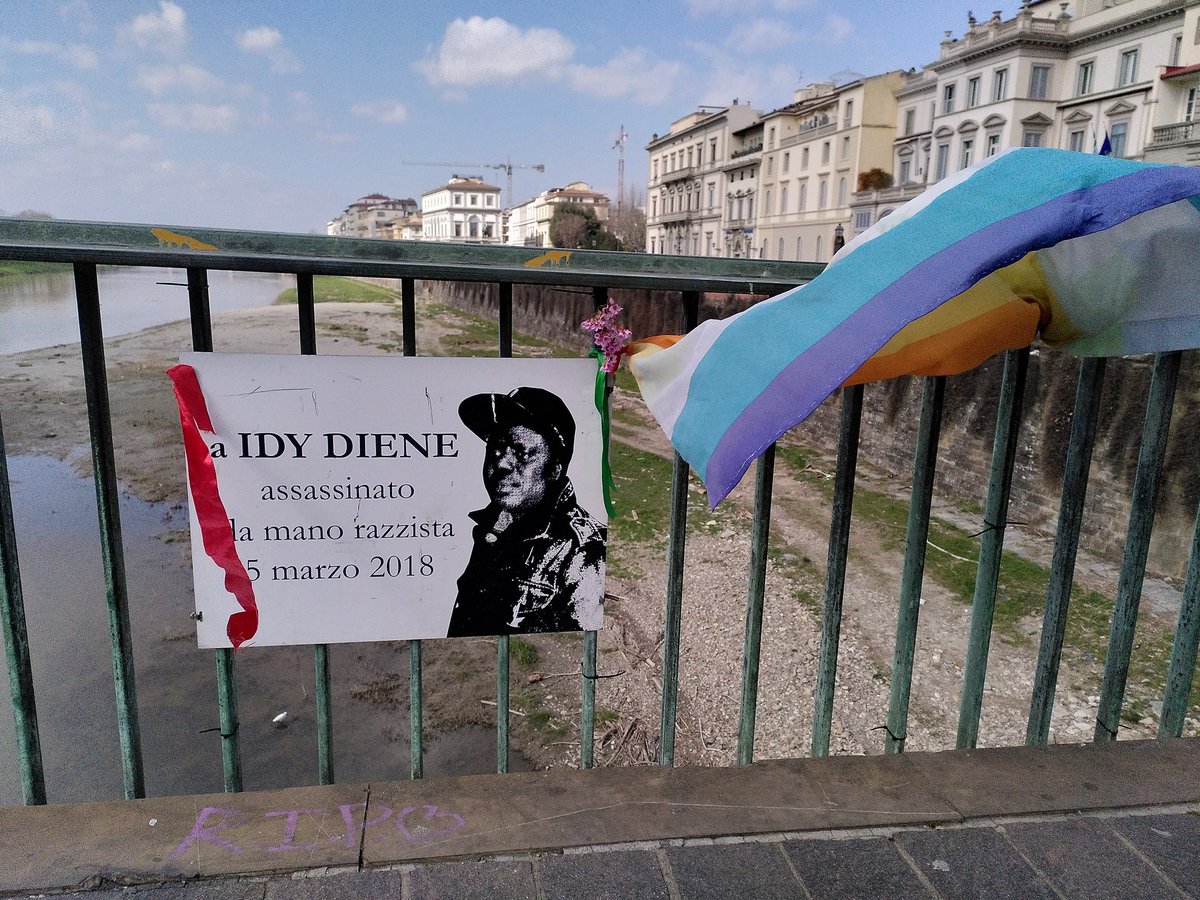 FI_Possibile's tweet photo. Questa mattina sul ponte Vespucci a #Firenze per ricordare #Idy #Diene, a cinque anni dalla sua vigliacca uccisione per mano #razzista.
No al #fascismo. No al #razzismo.
#IdyDiene
. https://t.co/2CZpqWmm1J