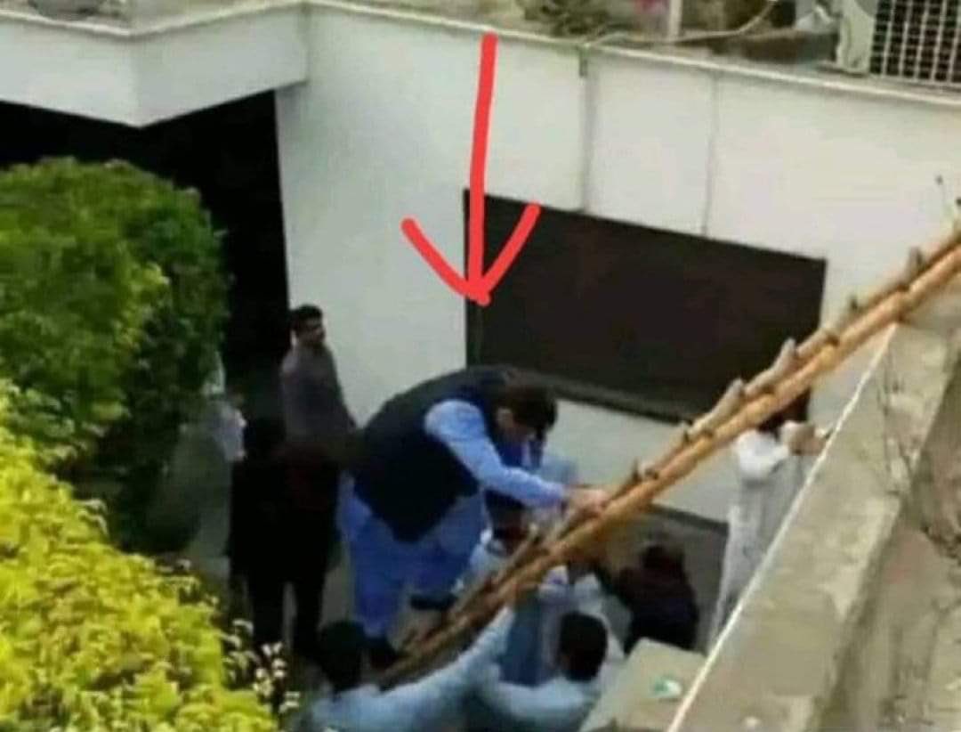 jawadahmadone's tweet image. میں گرفتاری سےنہیں ڈرتا۔ عمران خان