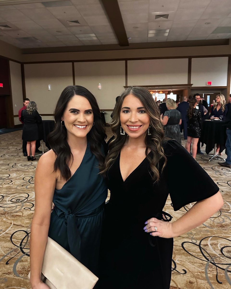 Shayna03's tweet photo. Excited to be a amongst the SOAR Elite Club Gold Level recipients. Watch out Platinum, we are coming for you 😏 

But really, THANK YOU to our incredible clients - we love serving you! #cincinnatirealestate https://t.co/tMQyOW7beL