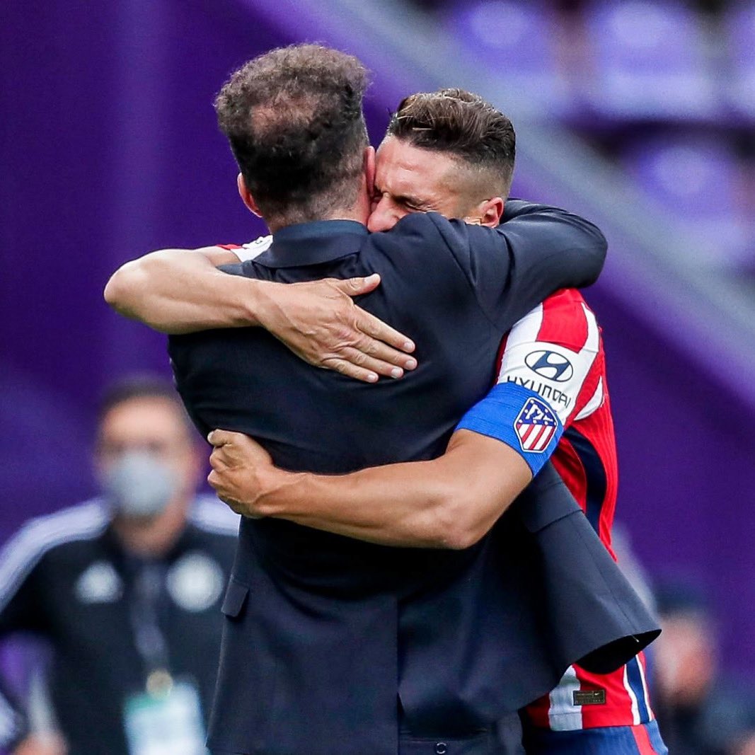 Un atlético sueña con noches como la de ayer. Lo mereces, míster. 11 años de coraje y corazón. 11 años en los que hemos compartido momentos increíbles. 613 partidos para la historia. Gracias por tu compromiso. Gracias por haber llegado a nuestro <a href="/Atleti/">Atlético de Madrid</a>. LEYENDA <a href="/Simeone/">Diego Pablo Simeone</a> ❤️🤍