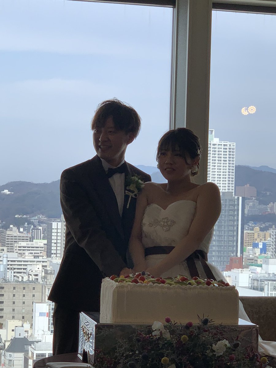 ryojigk45's tweet photo. 幼なじみの結婚式
そして人生初の乾杯の挨拶
緊張しすぎてバチくそ内容頭の中から飛ばした
とても恥ずかしかった。 https://t.co/fS22ZfaCTy