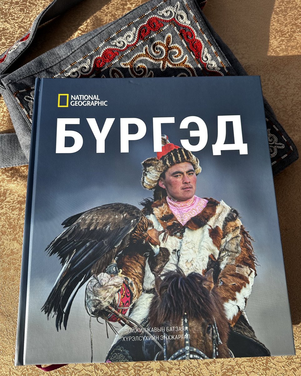 BatzayaCh's tweet photo. National Geographic -н тамгатай, Непко Паблишн хэвлэлтээр ИРВЭС, ЦААТАН, БҮРГЭД номуудаа гаргалаа. 
Номын цагаан буян дэлгэрэг. https://t.co/K9j4NFFQUz