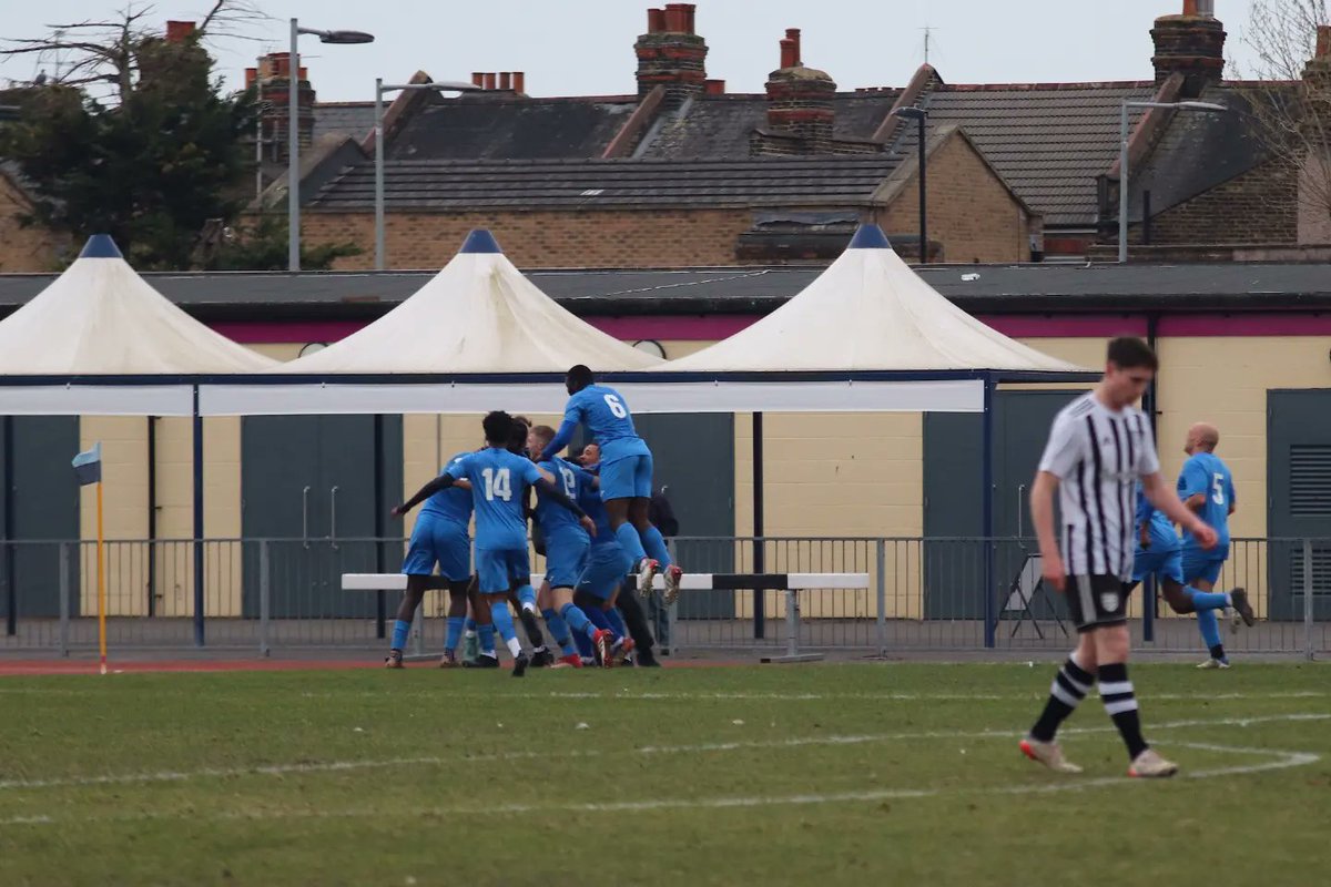 Last minute winner! The roar of the crowd at <a href="/Croydon_FC/">Croydon FC</a> yesterday when the ball hit the net 🚋🚋🚋 📷⚽