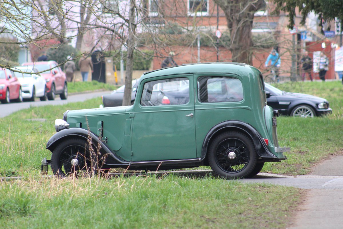 OctaneJames's tweet photo. Here's a few overview shots from this morning's hustle. 
#southsidehustle 
#Wimbledoncommon
#wackyracerscoffeeclub
#londonclassics
#classiccars
#theyremeanttobedriven https://t.co/BNwMa7qqBJ