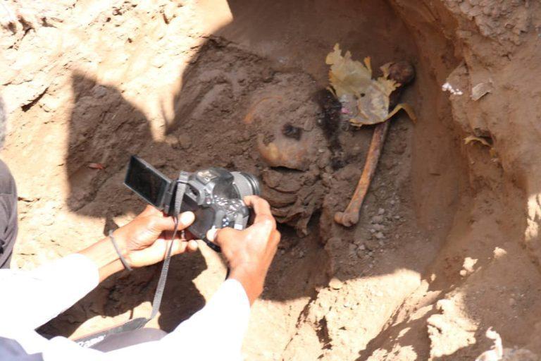 شرطة دار سعد بالعاصمة عدن العثور على جثامين ل3 جنود في منزل القيادي الإرهابي أمجد خالد .