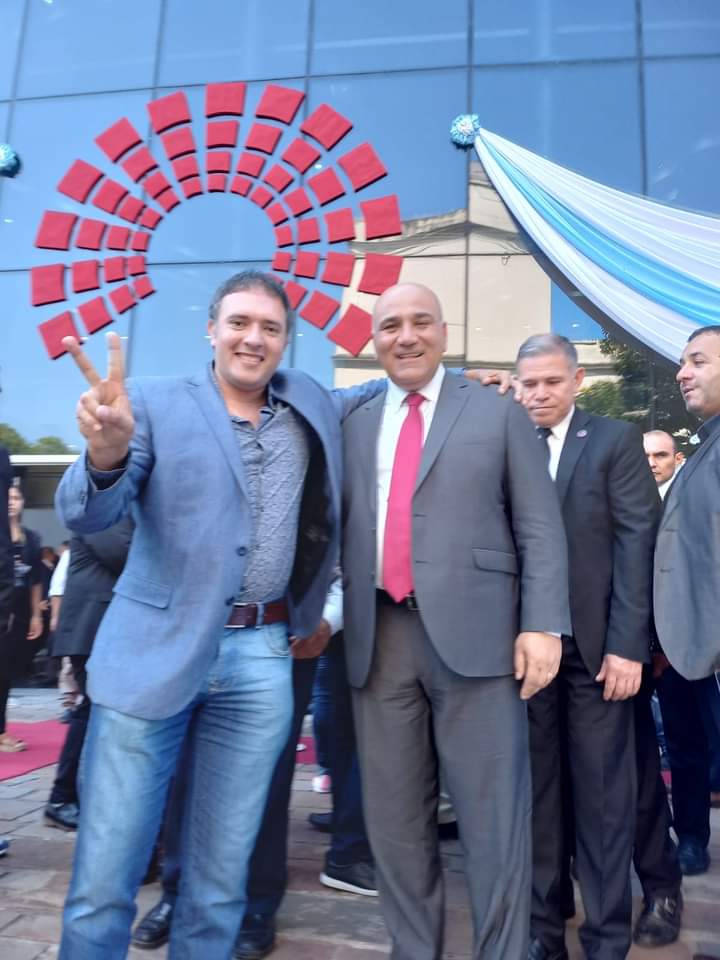El ex Jefe de Gabinete de Ministros de la Nación Argentina y Actual Gobernador de la Provincia de Tucumán  Dr. Juan Luis Manzur, le brinda su total apoyo al futuro intendente de la ciudad de Simoca, Pablo Silva, que se presenta como la mejor opción para todos los Simoqueños