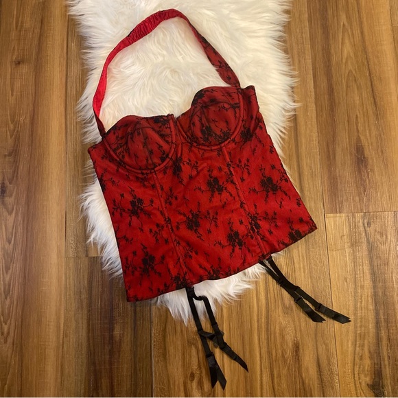 dltaylor682's tweet photo. So good I had to share! Check out all the items I'm loving on @Poshmarkapp #poshmark #fashion #style #shopmycloset #fredericksofhollywood #panini #lululemonathletica: https://t.co/220rBwPpXL https://t.co/jHfacblhrz