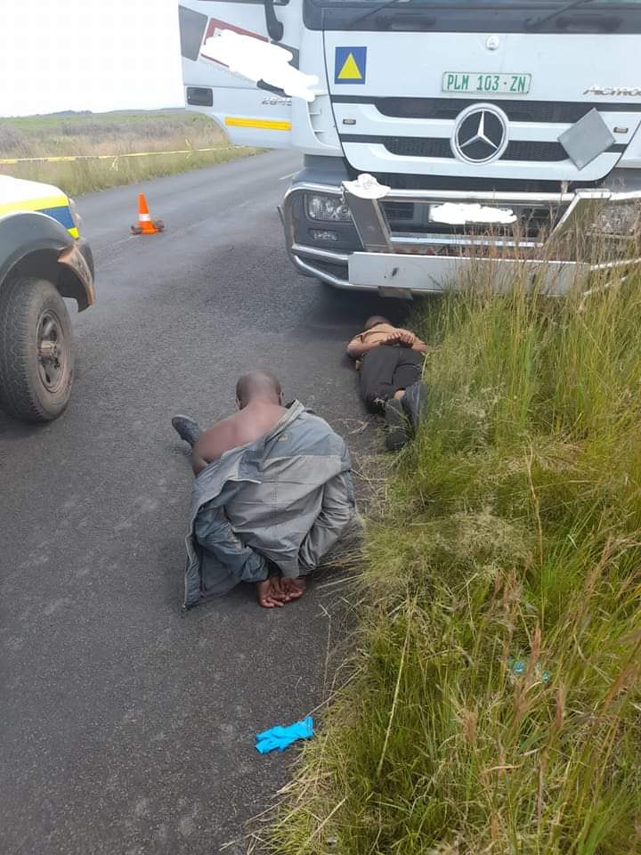 Veetra__'s tweet photo. The driver of a truck was shot and killed by hijackers at earlier yesterday morning (March 4) on the R103 between Petroport and Heidelberg.

Two suspects were arrested on the same road and detained https://t.co/QOzg0rc56f