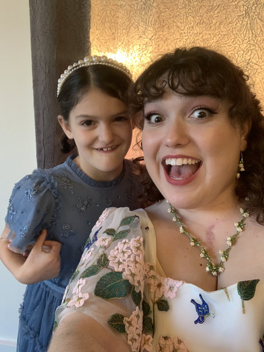 rennathalia's tweet photo. @JackiDominique I have no other pictures except that one and these selfies with my niece LOL https://t.co/FVbtwO3zqd