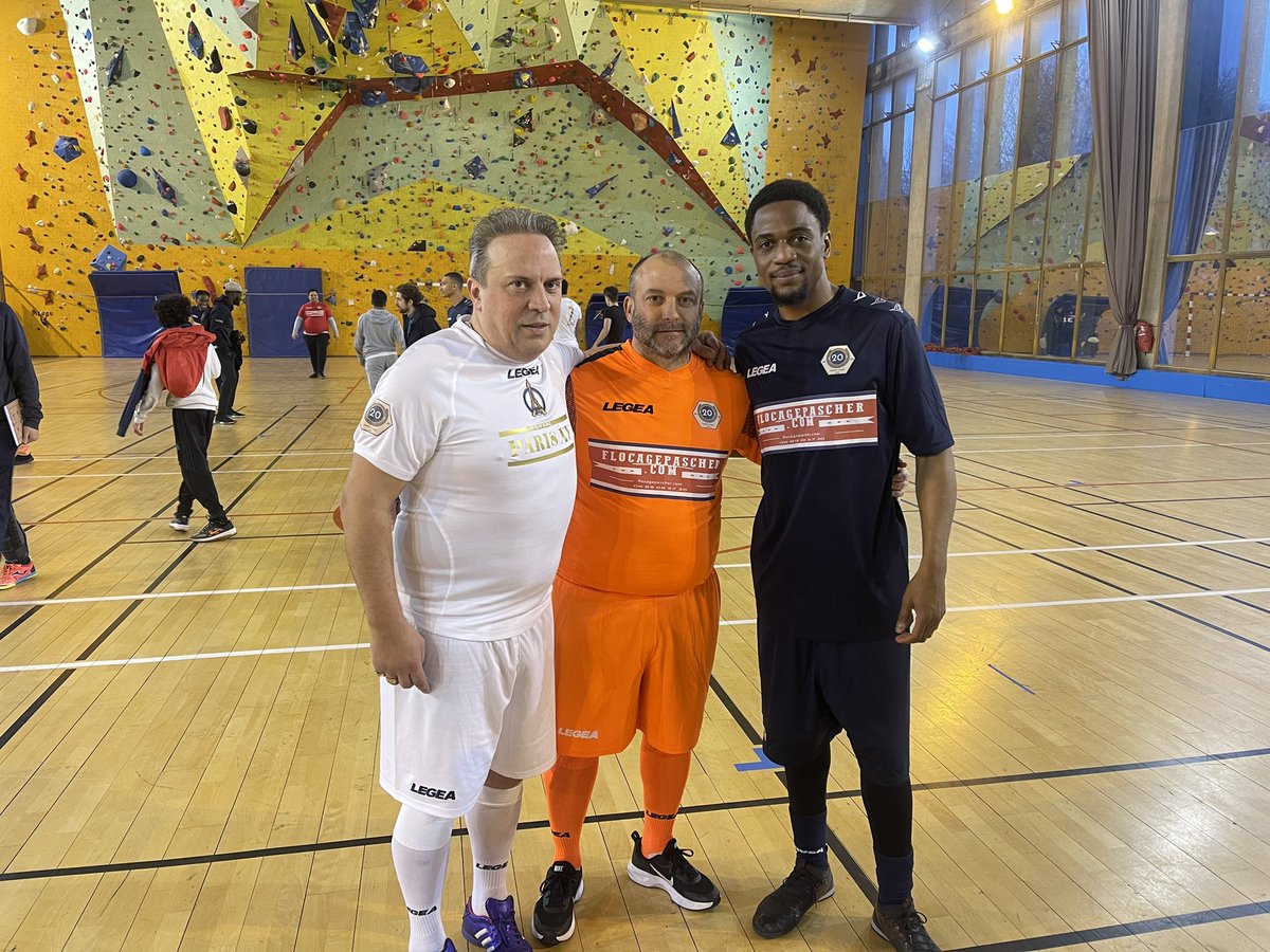 Un très grand merci à <a href="/AnthoFournier/">Antho Fournier</a> et à <a href="/FournierLaurent/">Laurent Fournier</a> d’avoir participé à nos 20 ans !
En tant que supporter Parisien en plus de ce moment festif on a tous réalisé nos rêves en étant à vos côtés ! 🙏