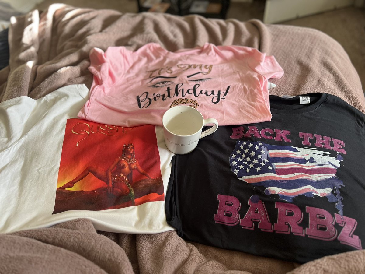 marie_pearrie's tweet photo. My husband knows me very well. 🥰🥰 Awwww I love my birthday gifts baby. I’m in tears. This day is amazing already. I love you. Happy 42nd birthday to meeeee!!! #PiscesGangGang ♓️💋♓️♓️♓️🦄🦄🦄🦄🦄🦄🦄 @JasonPearrie29 #BackTheBarbz #Queen #ItsMyBirthday #NickiMinaj https://t.co/1TJ1rdC41q