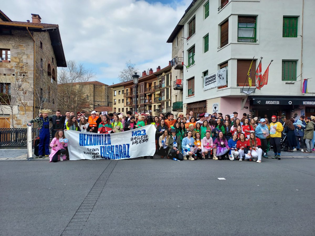 Lazkaoko gazteok ere bertan izango gara!
HEZKUNTZA EUSKERAZ IZAN BEHAR DA!
Martxoak 23 an gazte eta ikasleok Donostira!🔥🔥