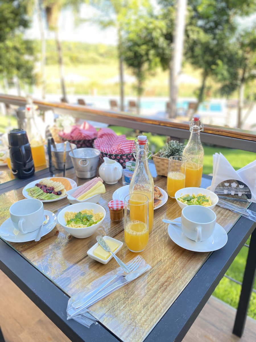 ral_acua's tweet photo. Conocí el primer Alojmiento en Itacurubi de la cordillera “terrazas del campo” costos desde 350mil gs en base doble con desayuno incluido, el lugar es hermoso, la atención buenísima, la comida deliciosa, varios ambientes, rodeado de naturaleza. S��per recomendado que visiten! 🫶🏻😍 https://t.co/cljXO4JJEO
