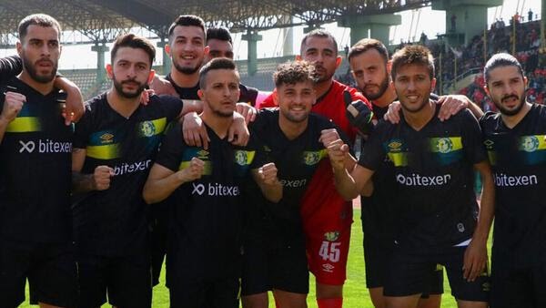 halil10uk's tweet photo. Şanlıurfa 11 Nisan Stadyumu'ndaki maçı ev sahibi @Sanliurfaspor, 11-0'lık tarihi bir skorla kazandı.

Şanlı şehre şanlı skor..@sanliurfabld bu aslanları bağrınıza basın.
#Bursaspor #urfaspor #Amedspor https://t.co/kWLJ1W5E8Y