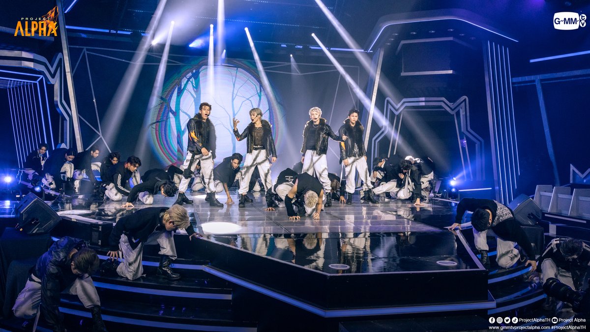 ProjectAlphaTH's tweet photo. เปิดรายการรอบ Final ด้วยโชว์เพลง THE ALPHA (THEME SONG)
แบบครบ 27 คน ขนลุกมากกกกก!!
คลิกดู LIVE >> https://t.co/1eCEQDMcwf

#ProjectAlphaTHFinalEP 
#GMMTV https://t.co/7RBMyYeRlo