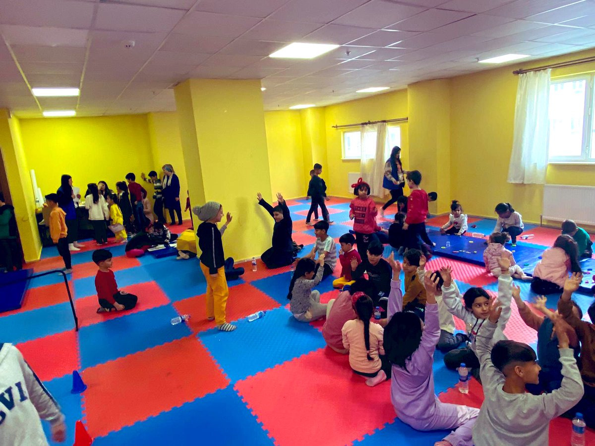 Yurtlarımızda kalan depremzede çoçuklarımızda depremin etkilerini azaltmak adına yaptığımız çalışmalar hız kesmeden devam ediyor. 
#GSBHepYanında 
<a href="/kasapoglu/">Dr. Mehmet Kasapoğlu</a> <a href="/ihsanselimb/">İhsan Selim Baydaş</a> <a href="/recepalier/">Recep Ali ER</a> 
<a href="/mahmutdemirttas/">Mahmut Demirtaş</a>