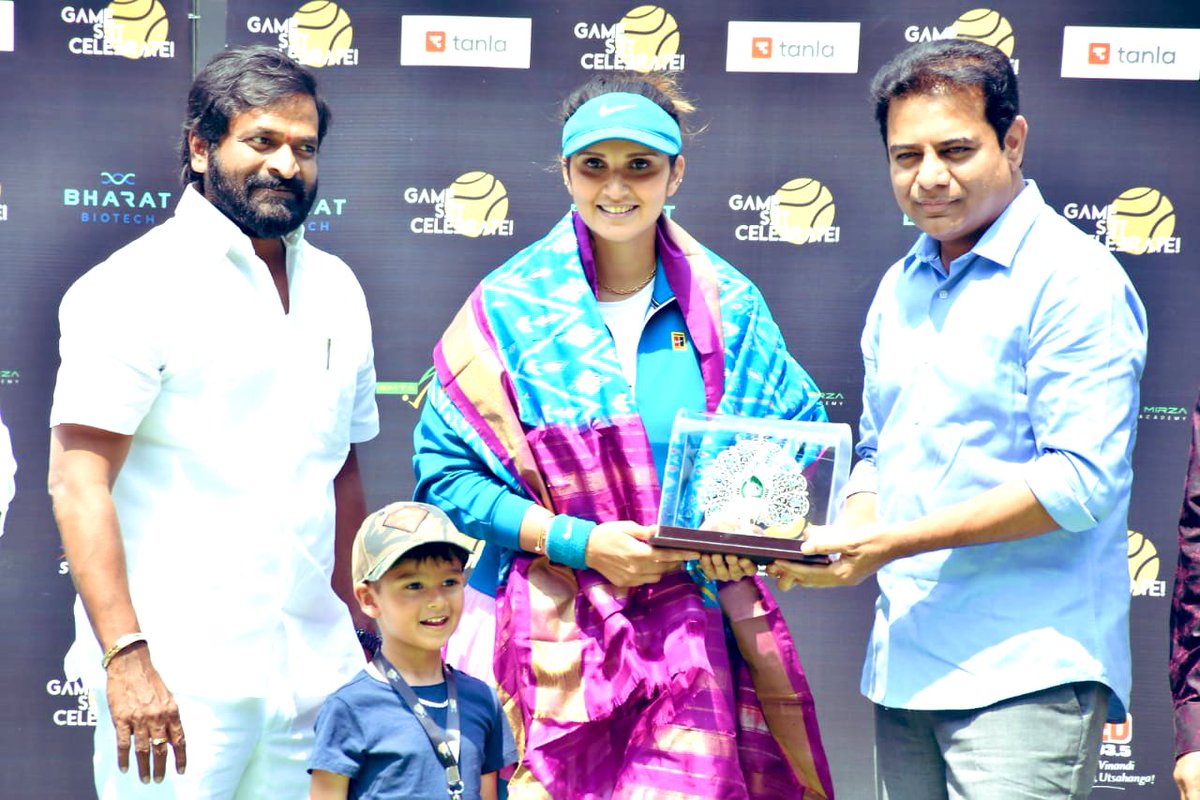 KTRBRS's tweet photo. What a stellar career and what a fairy tale way to sign off where it all started; LB Stadium, Hyderabad 

Breaking many stereotypes, treading the uncharted waters &amp; inspiring many youngsters to take up sport as a career

You’ve been a great champion @MirzaSania Take a Bow 👏👏 https://t.co/ZXFmvnyCSE