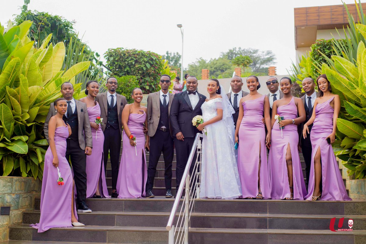 umutistudio's tweet photo. #Manzi & @cyu_nadine
#bridemaids #groomsmen
Photo: #UmutiStudio🏆
#LaCasaDeLosRecuerdos📸🎥 https://t.co/A47qslWq1b