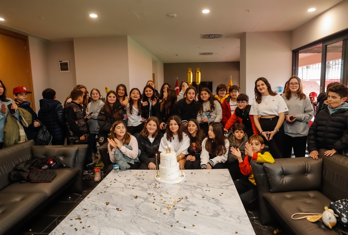 Gürsel Aksel Stadyumu, 4 Mart Cumartesi günü yeni konukları ile buluştu💛❤

#Göztepe #EfsaneTur