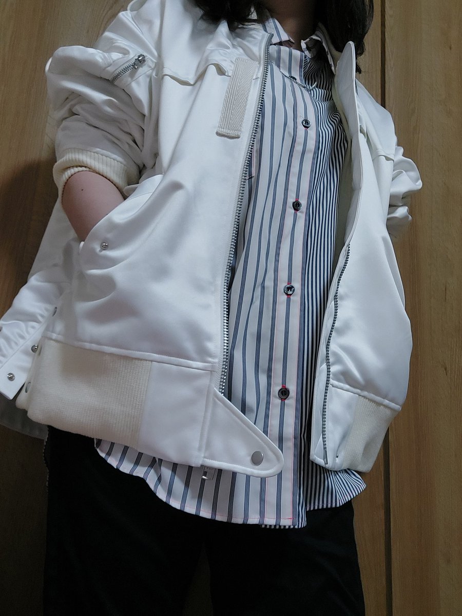 galopine1048's tweet photo. #DIRT2022AW
MA-1 Blouson
これからの季節にぴったりな期待通りの白！
陽射しは段々と春めいてきましたがまだまだ寒いので沢山活躍しそうです。
シャツと合わせましたが、シャツワンピと合わせたいな～と思ってたので、サイドのここが特にお気に入りです👍✨️ https://t.co/Oku48DtD0S