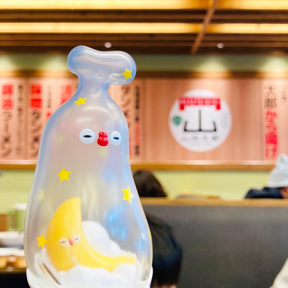 AliceRoom26's tweet photo. 最初に連れて行ったのが、山田太郎🍜でごめんw
しかもテキトーに撮ってごめんw
#bananaboo #flabjacks #バナナブー @flabjacks #popmart #ポップマート #デザイナーズトイ https://t.co/dubyLc3VeZ