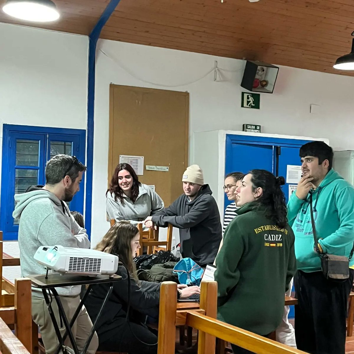San_Felipe_Neri's tweet photo. Reunión de Senda, de Jerez(@sendajerez), Madrid  (@senda.nspilar) y Cádiz para organizar el próximo CAMPAMENTO DE VERANO.
Este año con la novedad de la incorporación del colegio de Amorós (@kairosamoros).
Gracias @tavizna_aulanaturaleza por la hospitalidad. #Senda #Familia #mewe https://t.co/pLN3nRvI6Q