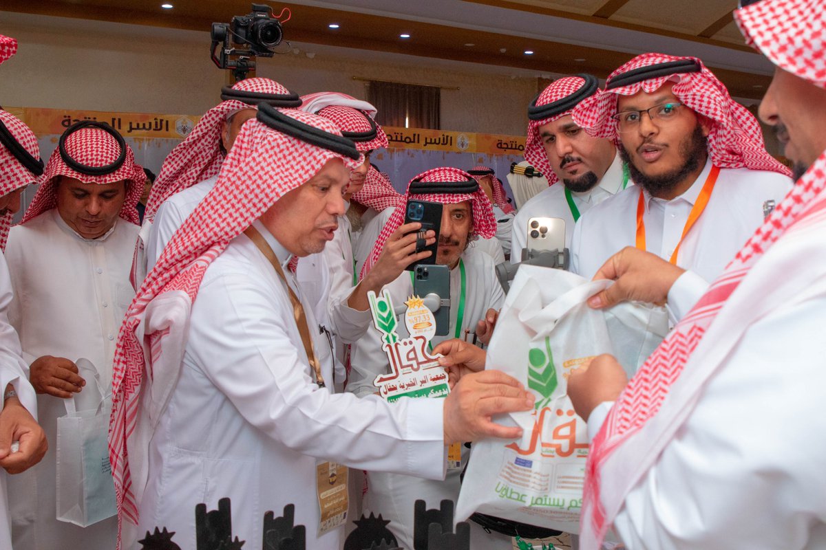 BerHaqal's tweet photo. #صور 
من ركن 
 #جمعية_البر_بحقال 
في 
#مهرجان_العسل_بأضم الثاني
  #محافظة_أضم https://t.co/8DmEHh62ZA