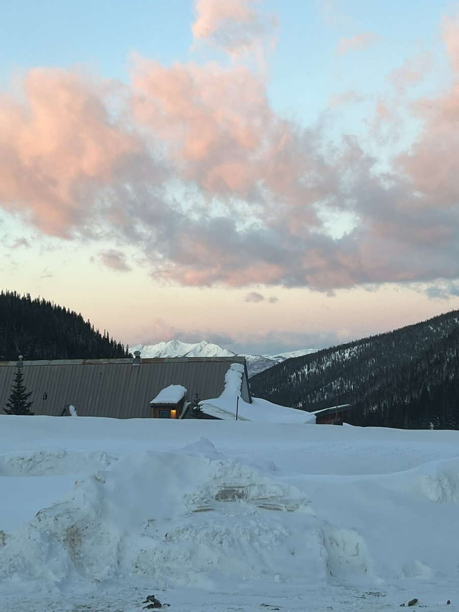 ColoradoIRL's tweet photo. Snowboarding IRL [Day 16] live at 8:30 am MST https://t.co/DaNuZLvwtd 

#snow #snowboarding #twitchstream #arapahoebasin #SupportSmallStreamers #outdoors @RexRTs @TwitchOnline https://t.co/nN3mdWQILD