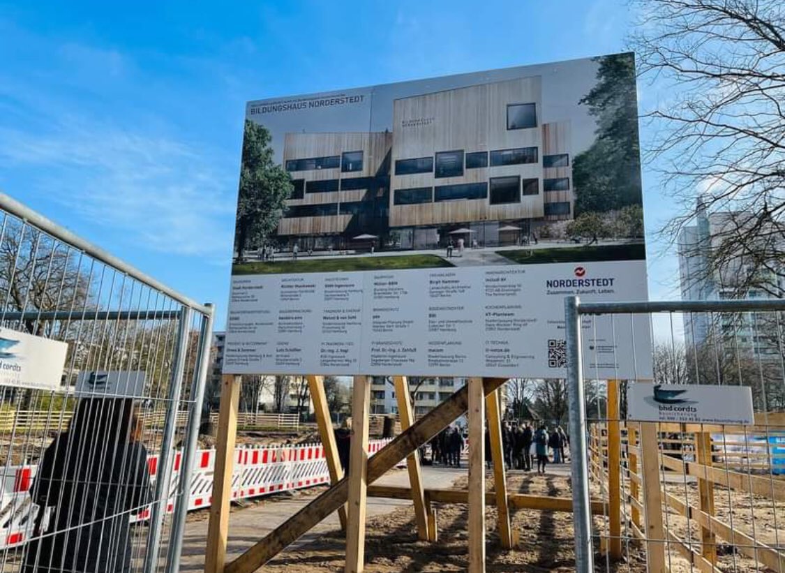 greenorderstedt's tweet photo. Was Lange währt, geht endlich los. Nun beginnt auch offiziell der sichtbare Teil des Projektes Bildungshaus. Seit dem Beginn vor über 10 Jahren haben wir diese Idee politisch immer unterstützt. Es wird ein Ort für Begegnungen und Aktivitäten in einer Stadt für Menschen. https://t.co/HwnANCuOiV