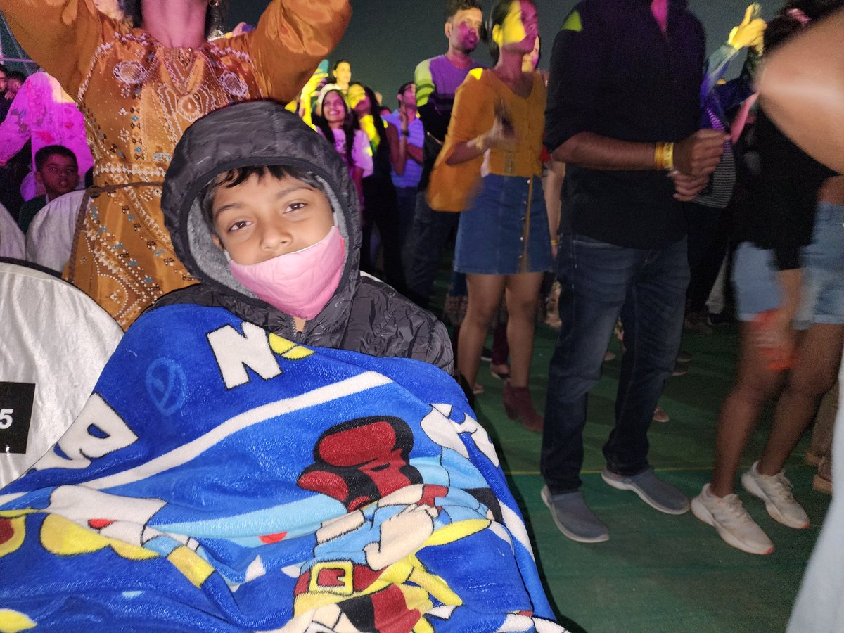 nitinsview's tweet photo. @arijitsingh live show in #Bangalore 
See my son's dedication. He wanted to watch him live even when he was having 103* fever. https://t.co/9bgnLChQJl